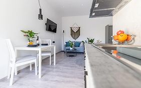 Elegant Fully Equipped Apartment Near City Centre